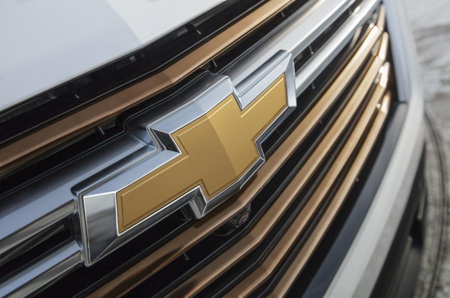 Логотип Chevrolet Traverse High Country 2020 года  (фото 8 из 20)